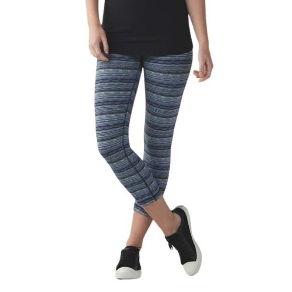 Lululemon Wunder under crop III (capri) leggings 4 twist‎ sapphire space dye